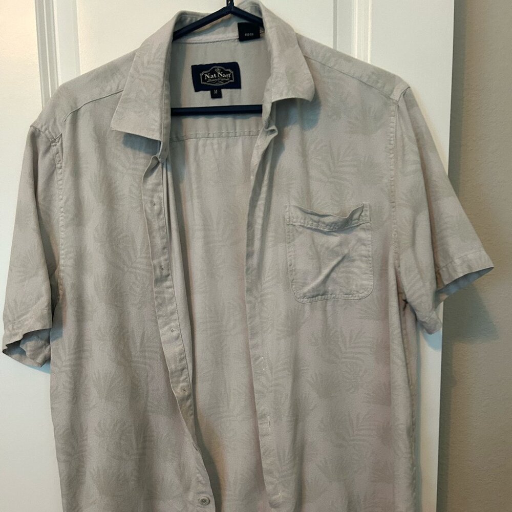 Men's Medium Short Sleeve Button Down.